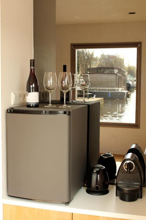 Houseboat Little Amstel Hotel อัมสเตอร์ดัม ภายนอก รูปภาพ